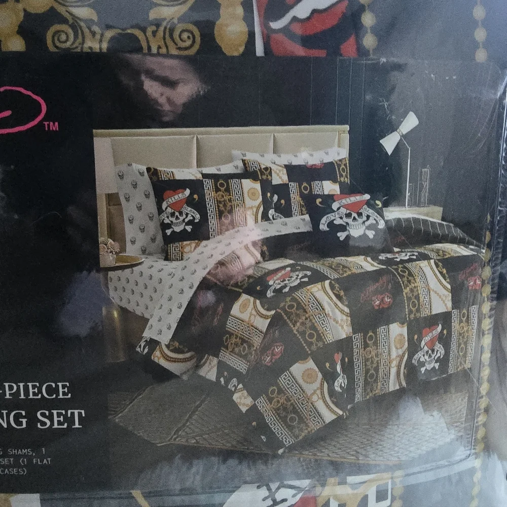 Ed Hardy California King 8piece complete Bedding setBrand new